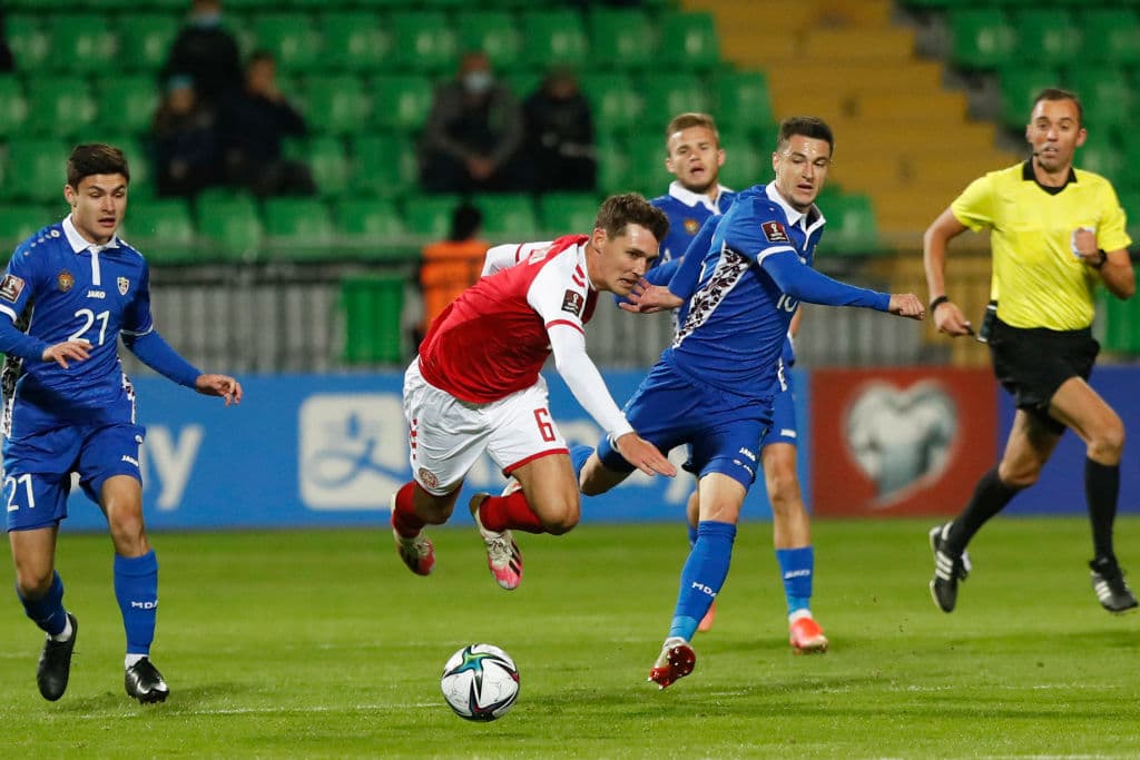 Polonia golea tranquilamente 5-0 a San Marino, Dinamarca también goles y se impone 0-4 a Moldavia, Suiza vence 2-0 a Irlanda del Norte y Serbia sale victorioso 0-1 en su visita a Luxemburgo.
