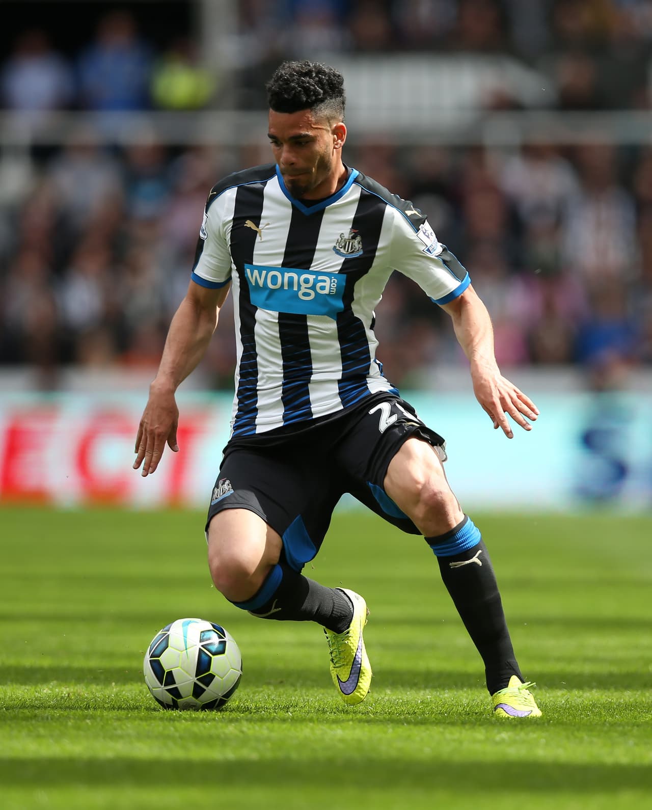 El delantero francés Emmanuel Rivière podría salir del recién ascendido Newcastle. Se habla del Metz, en su país, o el Osmanlispor de Turquía. Estuvo a préstamo en el Osasuna de enero a julio.