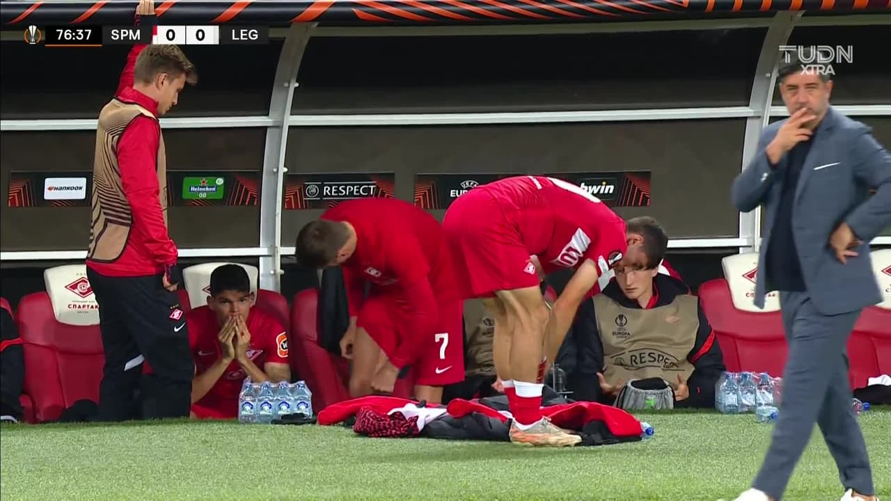 ¡CERCA! Mahir Emreli disparó que se estrella en el poste.