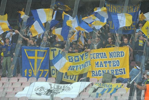 La afición del Parma todo el tiempo alentando en este sufrido desafío.