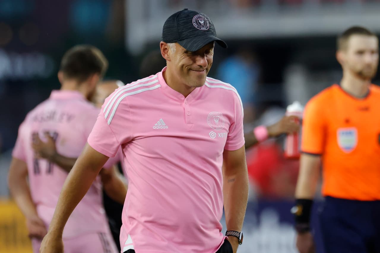 "Somos un equipo y cuando tenemos una afición como la nuestra y un grupo de propietarios como el que tenemos, tenemos que ganar". Explicó Phil Neville recientemente al referirse a lo que significa para el club estar en posición de clasificación y las expectativas de David Beckham sobre sus espaldas.