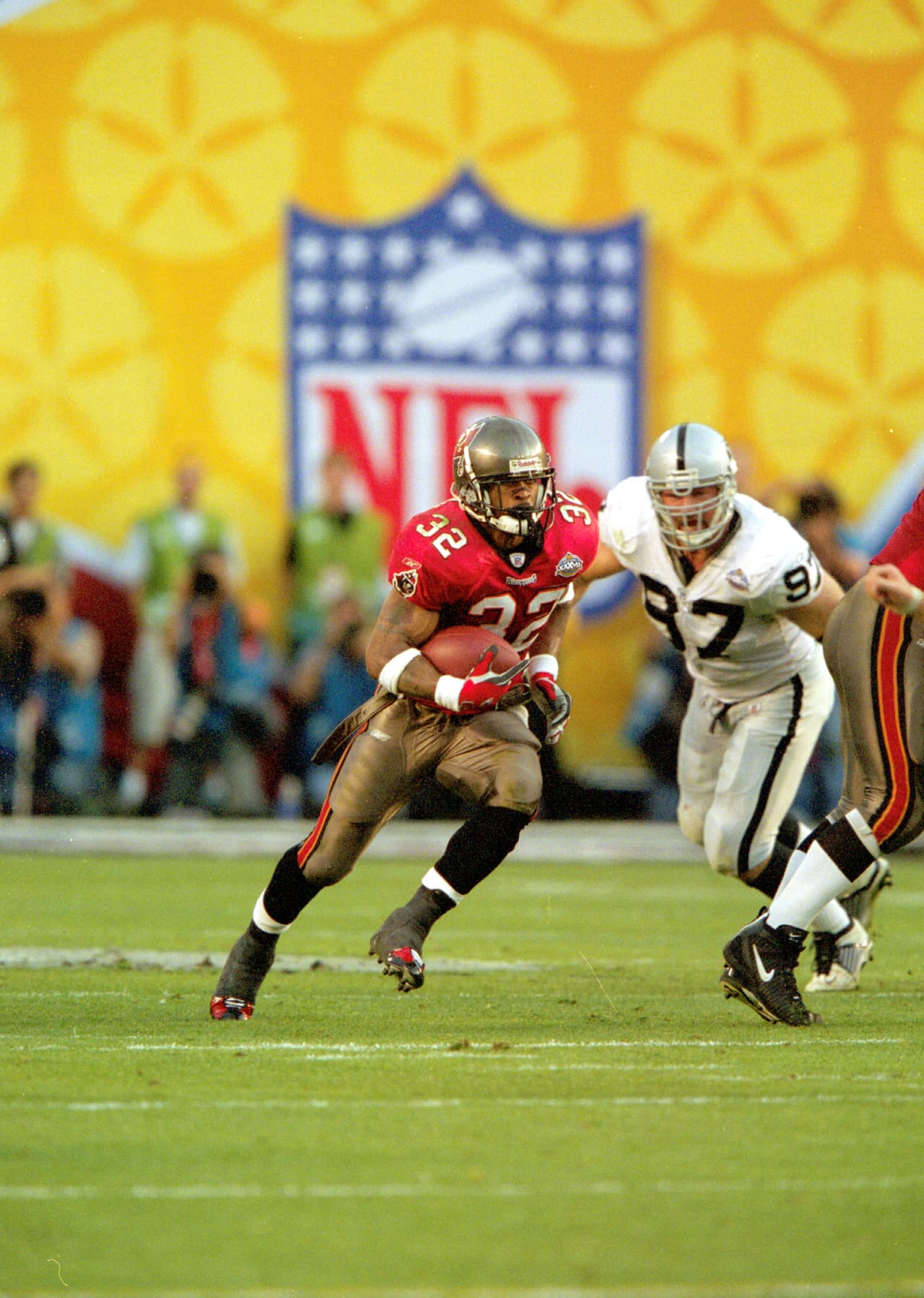 SUPER BOWL XXXVII - TAMPA BAY BUCCANEERS. Luego de 9 partidos estaban 7 - 2, derrotas con New Orleans y en Philadelphia.