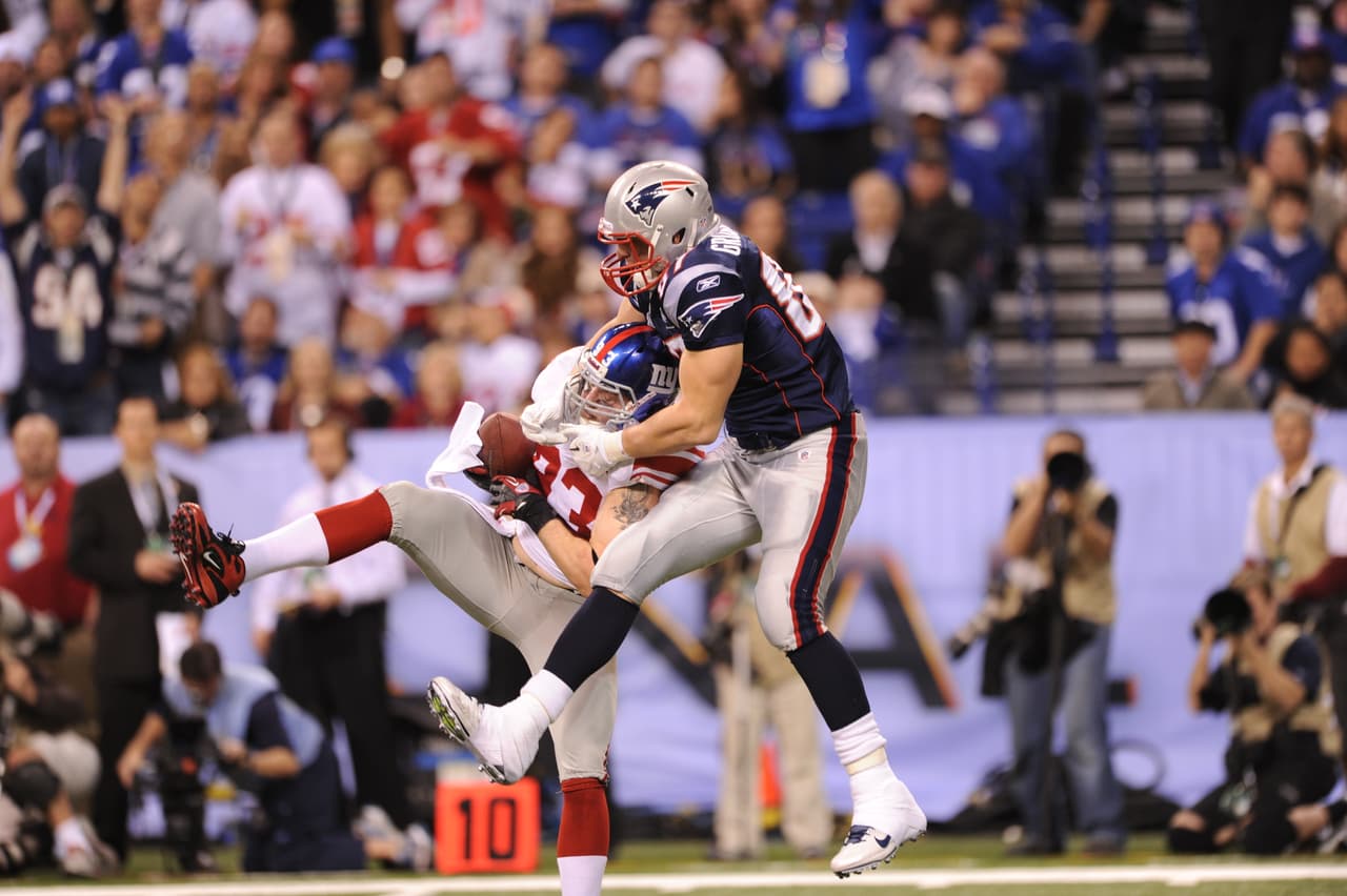 SUPER BOWL XLVI - NEW YORK GIANTS. Luego de 9 partidos estaban 6 - 3, perdieron 4 consecutivos para terminar 9 - 7, a pesar de todo le volvieron a pegar a New England.