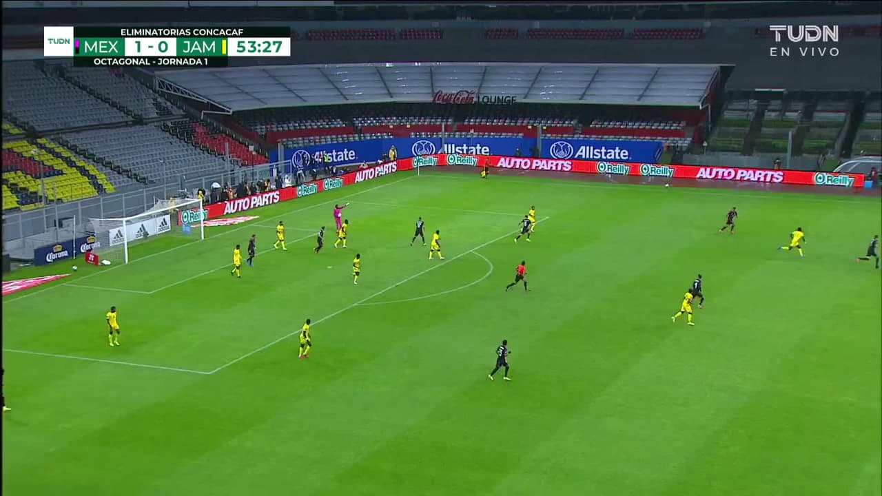 ¡TIRO ATAJADO! disparo por Jorge Sánchez.