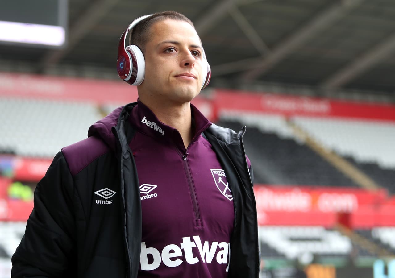 Quien también busca la salida de su equipo es el mexicano Javier 'Chicharito' Hernández, cuya complicación para salir del West Ham es encontrar un equipo que pague lo 22 millones de euros de su ficha.