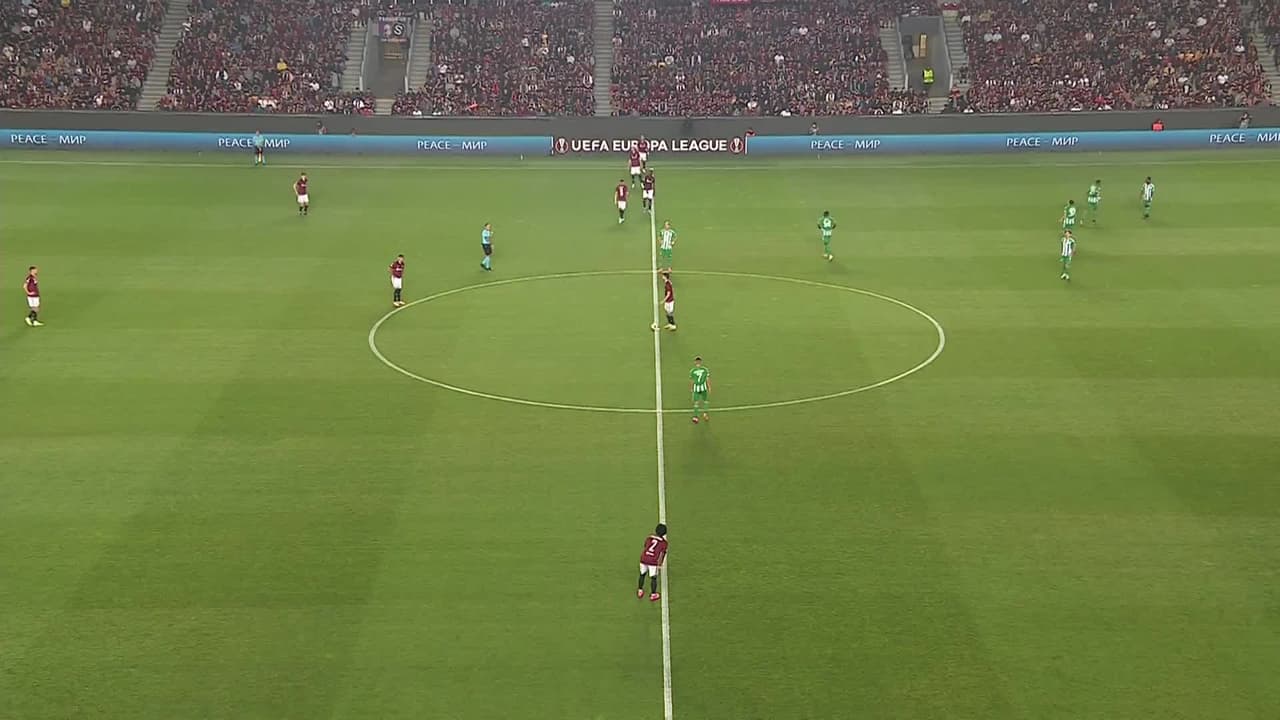 Arranca el partido y la pelota está en juego.