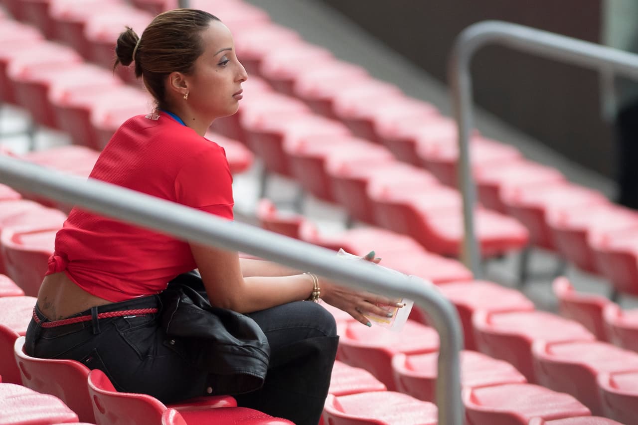 Ya en el estadio, la esperra parecía eterna para el inicio del encuentro.
