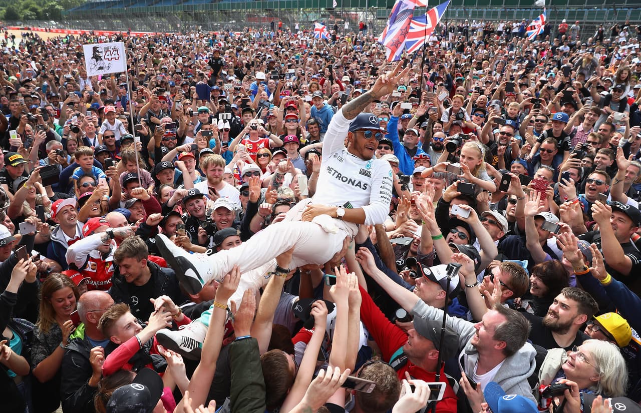 El británico Lewis Hamilton tuvo una remontada en la Fórmula 1 que puso emocionante el torneo hasta la última carrera. Dependía de un triunfo propio para sorprender a su compañero, pero al final no pudo.