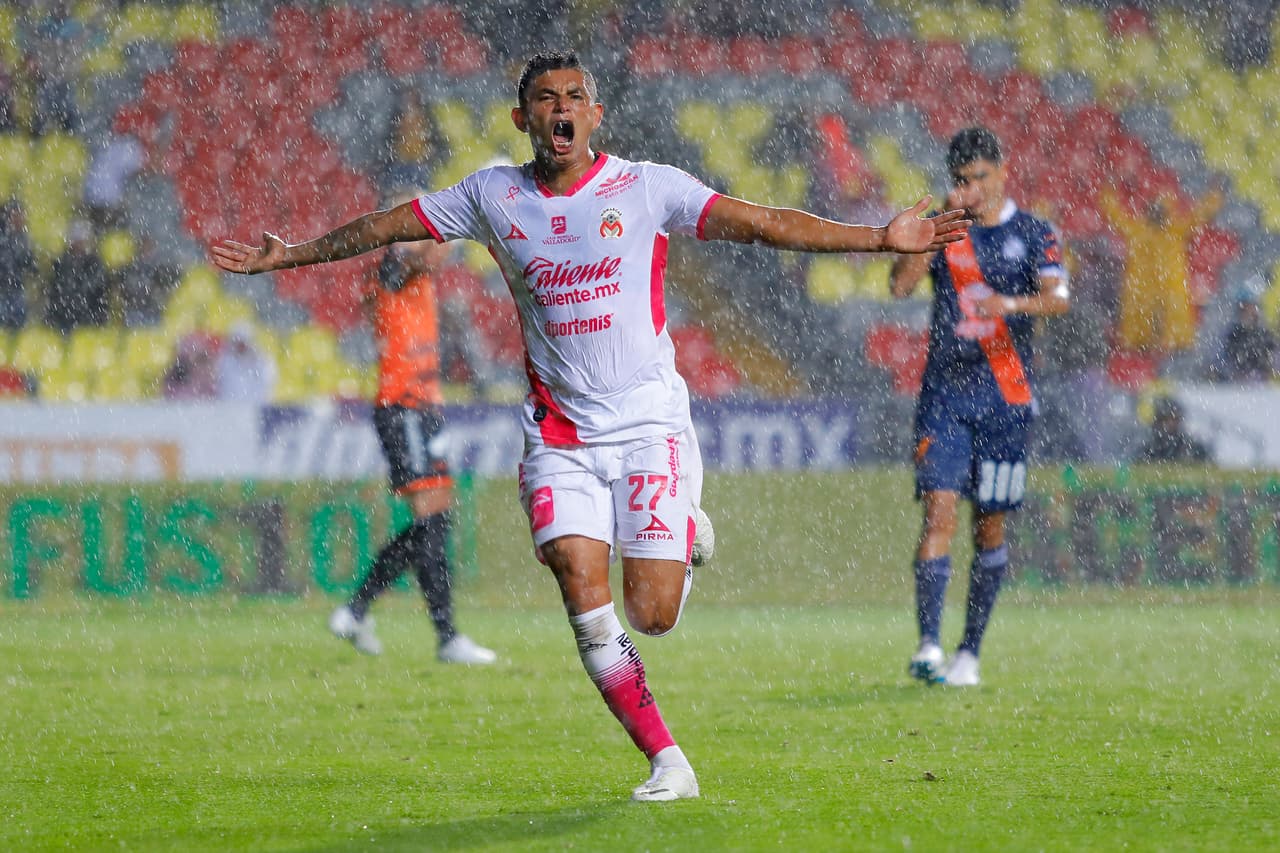 Miguel Sansores al minuto 60 se encargó de anotar el segundo para Morelia con un bello globito ante el arquero rival.