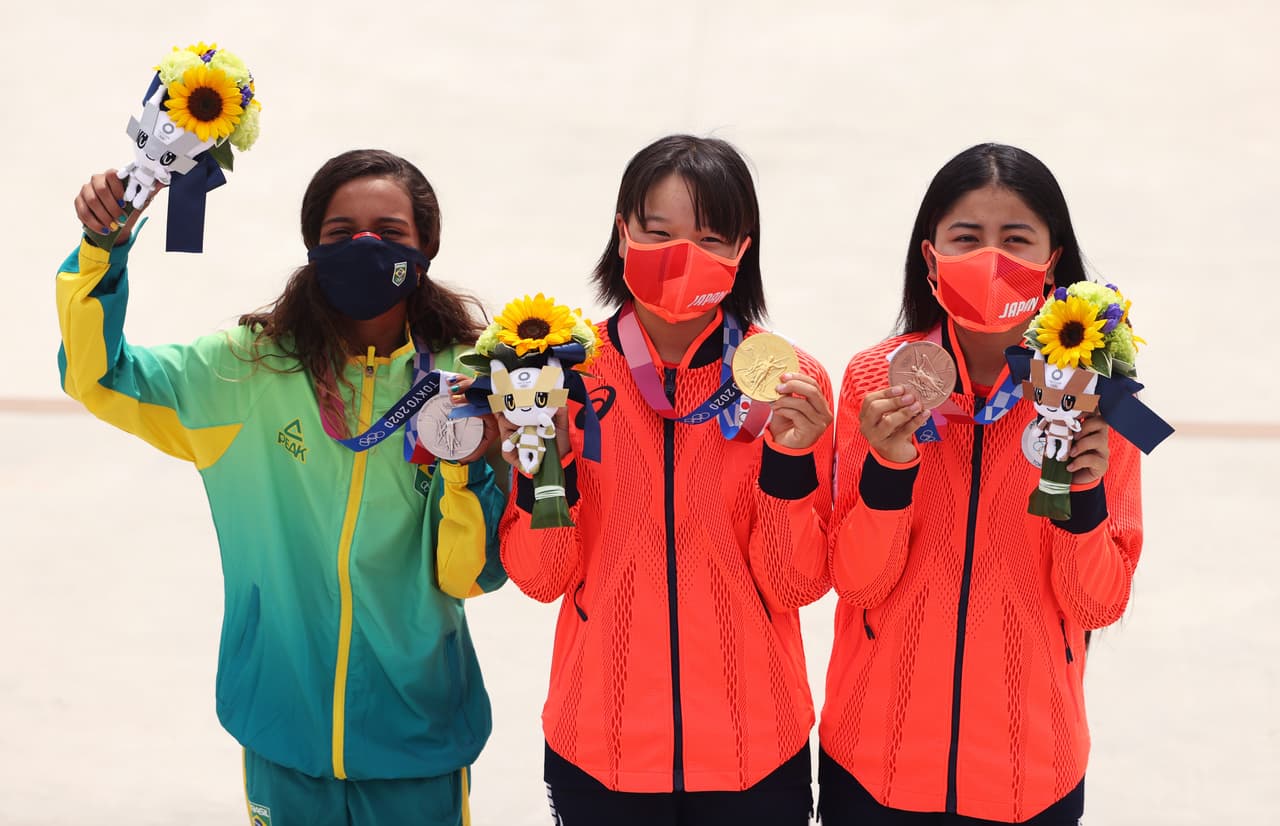 TOKYO, JAPAN - JULY 26: (L-R) Rayssa Leal of Team Brazil and Momiji Nishiya and Funa Nakayama of Team Japan pose with their medals during the Women's Street Final medal ceremony on day three of the Tokyo 2020 Olympic Games at Ariake Urban Sports Park on July 26, 2021 in Tokyo, Japan. (Photo by Ezra Shaw/Getty Images)