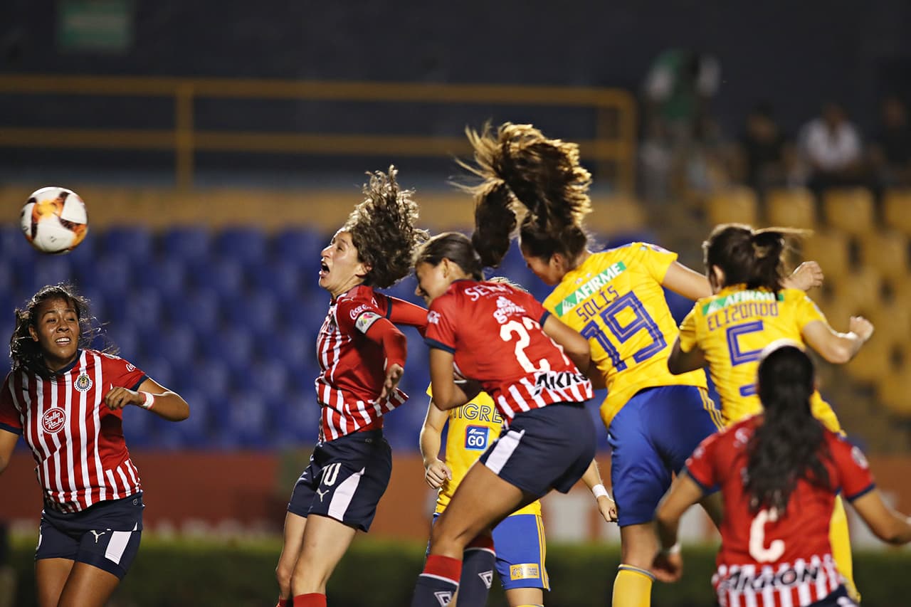 Pero a los 87 minutos se produjo el cobro de un tiro de esquina que derivó en un certero y sendo testarazo por parte de Blanca María Solís (19) y que en en el área chica se desvió por una defensora Rojiblanca para anidarse en la red.