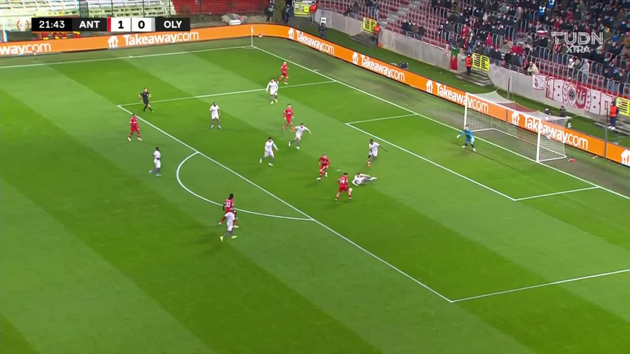 ¡TIRO ATAJADO! disparo por Benson Manuel.