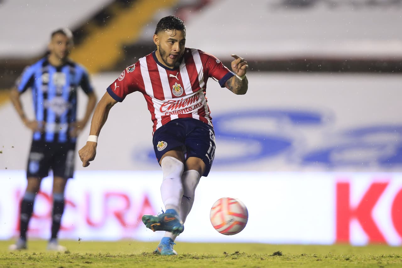 Chivas sigue sin ganar en el Apertura 2022 pese a los goles de Pérez-Bouquet y Alexis Vega, suma 4 empates y dejó ir una gran oportunidad para salir del irregular bache, mientras que los Gallos Blancos tampoco lograron salir del fondo de la tabla general.