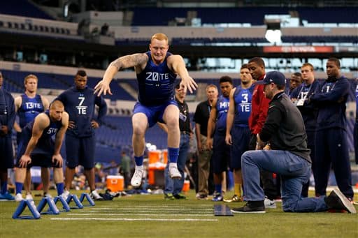 Las mejores tomas del TE novato de los Baltimore Ravens, egresado de Minnesota, Maxx Williams (AP-NFL).