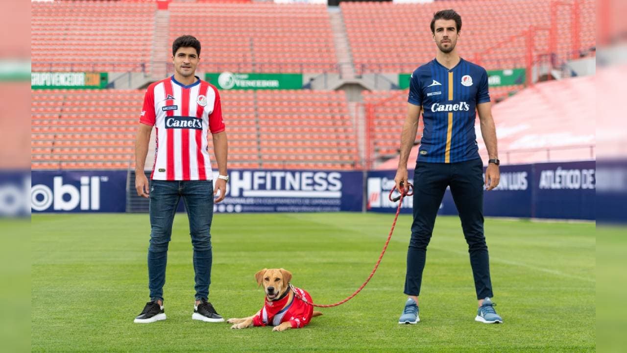 Atlético San Luis y Club León presentaron de manera oficial las nuevas ‘armaduras’ con las que enfrentarán sus compromisos en el máximo circuito del futbol mexicano.