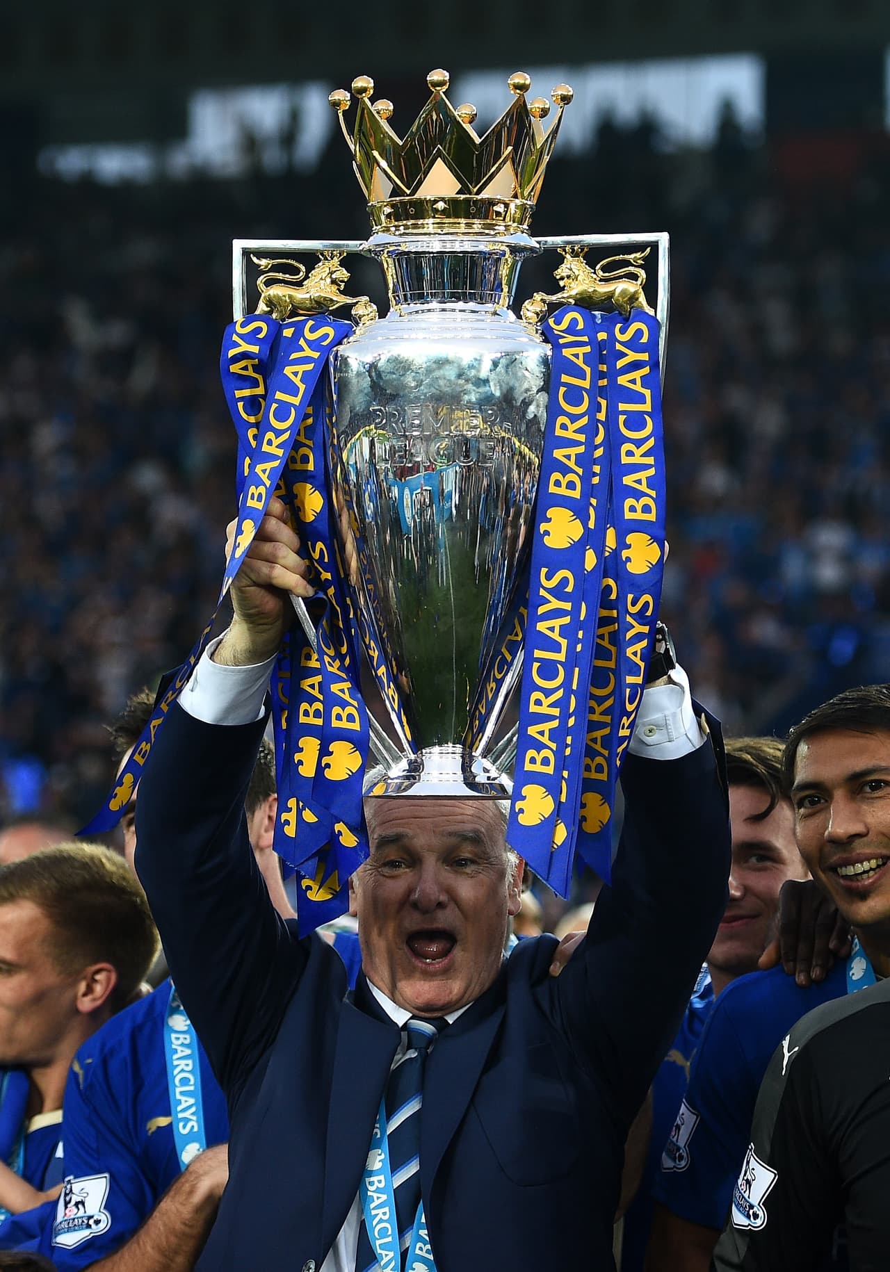 Leicester salió campeón por primera vez en 132 años de historia, una hazaña deportiva que ponía a Claudio Ranieri y sus jugadores en el foco del mundo.