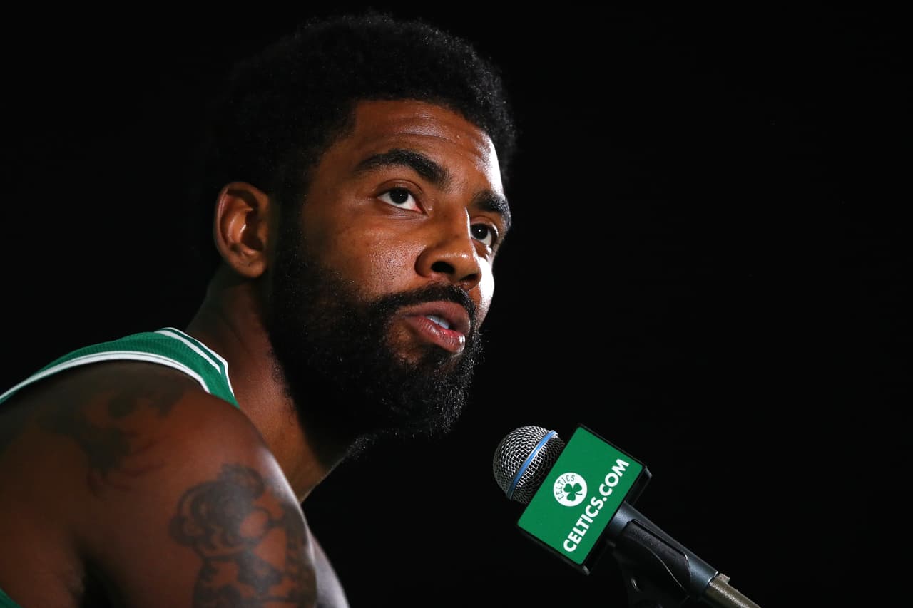 Kyrie Irving se disculpó por decir que "la Tierra es plana" 