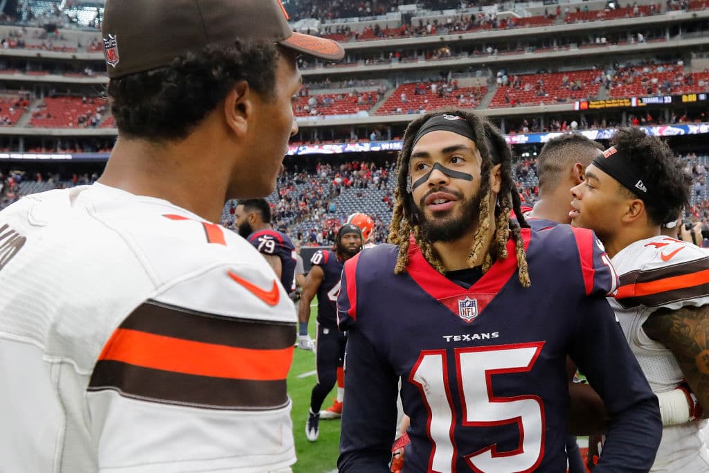 Los resultados fueron prácticamente los mismos, ya que Hogan lanzó tres intercepciones y los Browns (0-6) siguen sin ganar _lo que de paso coloca la marca del coach Hue Jackson con Cleveland en 1-21.