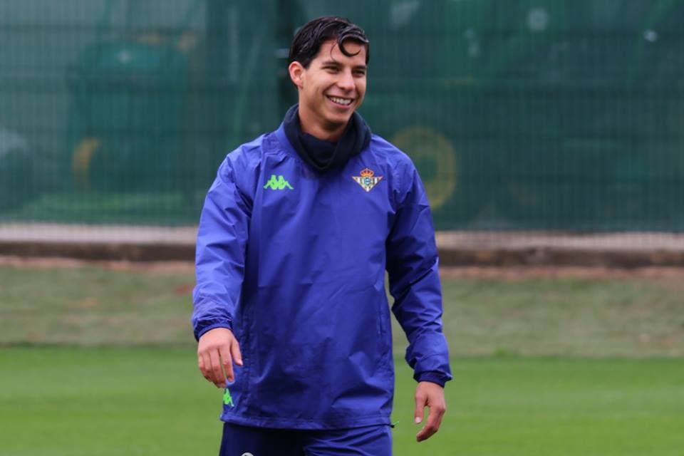 Diego Lainez: luego de ser descartado para jugar el derbi andaluz, el joven atacante podría reaparecer este domingo ante el Valencia si Quique Setién así lo considera.
