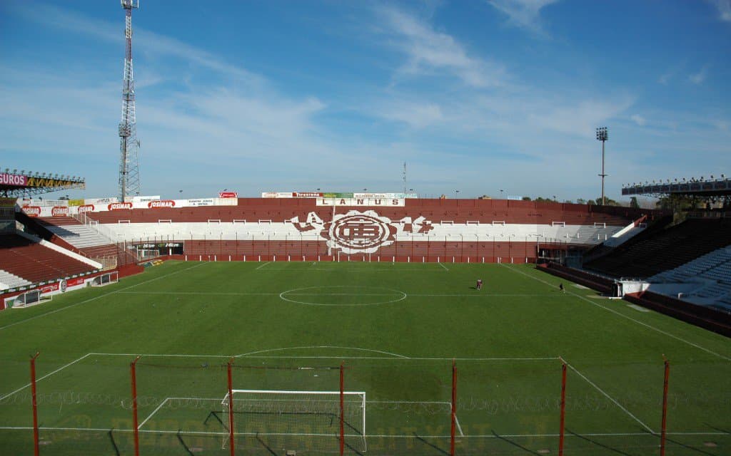 El Estadio Ciudad de Lanús - Néstor Díaz Pérez, conocido como La Fortaleza, es casa del Lanús de Argentina.
