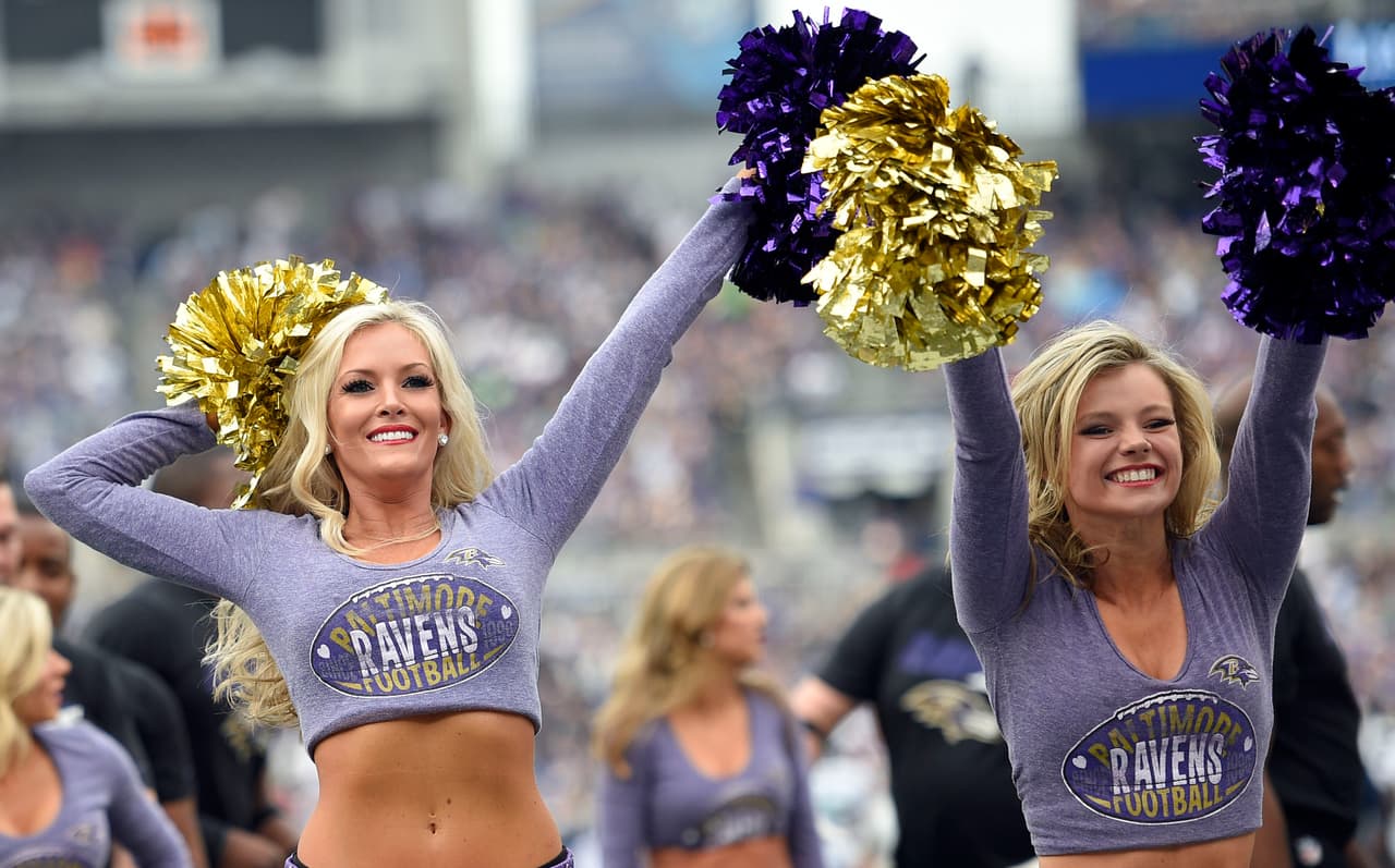 Cada semana nos deleitamos con estos "hermosos regalos de Navidad". Checa las mejores tomas de las cheerleaders en la Semana 14 NFL.