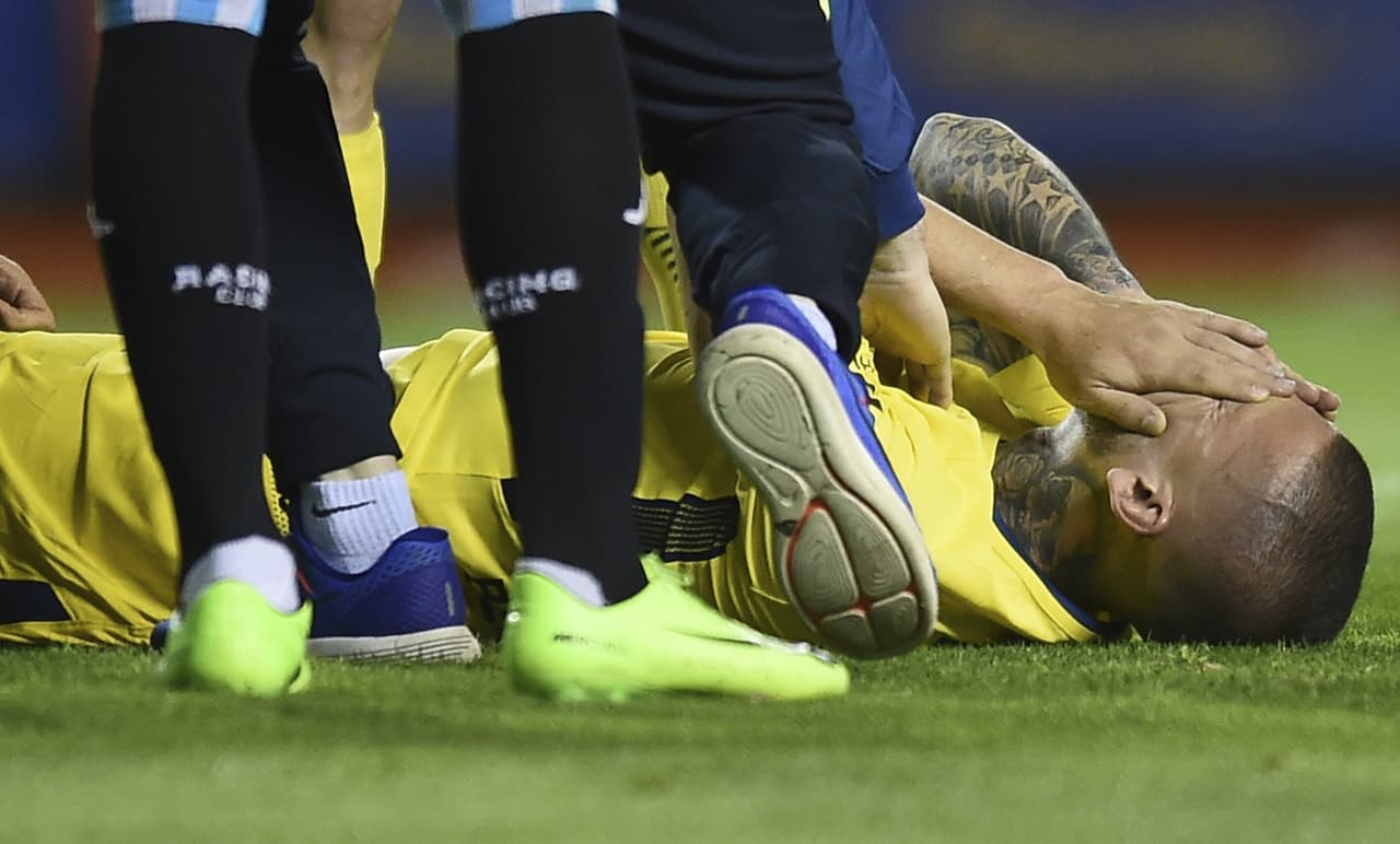 Benedetto se rompió los ligamentos y podría perderse la Copa del Mundo