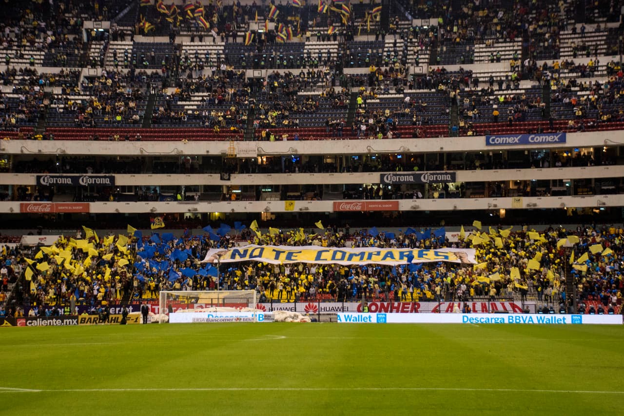 Con todo el dibujo de la fiesta desde las tribunas, la cancha fue el lienzo para dibujar con fútbol el destino de la semifinale del fútbol mexicano entre América y Tigres.