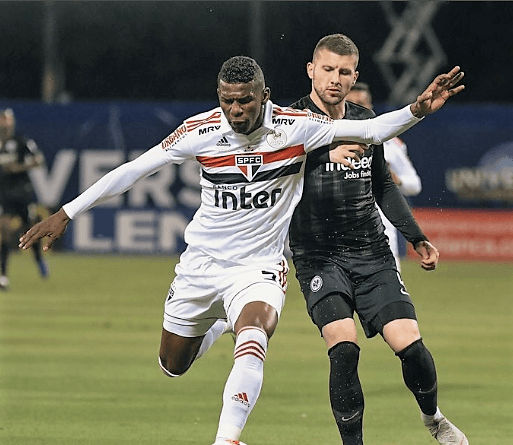 El EIntracht superó 2-1 al Sao Paulo con goles de Ante Rebic y un autogol de Igor Vinícius. Por los paulistas descontó Nené.