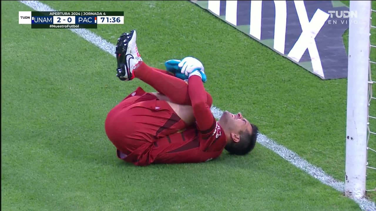 ¡CERCA! Arturo González disparó que se estrella en el poste.