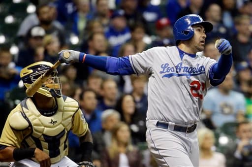 Adrián González superó las 1000 carreras impulsadas