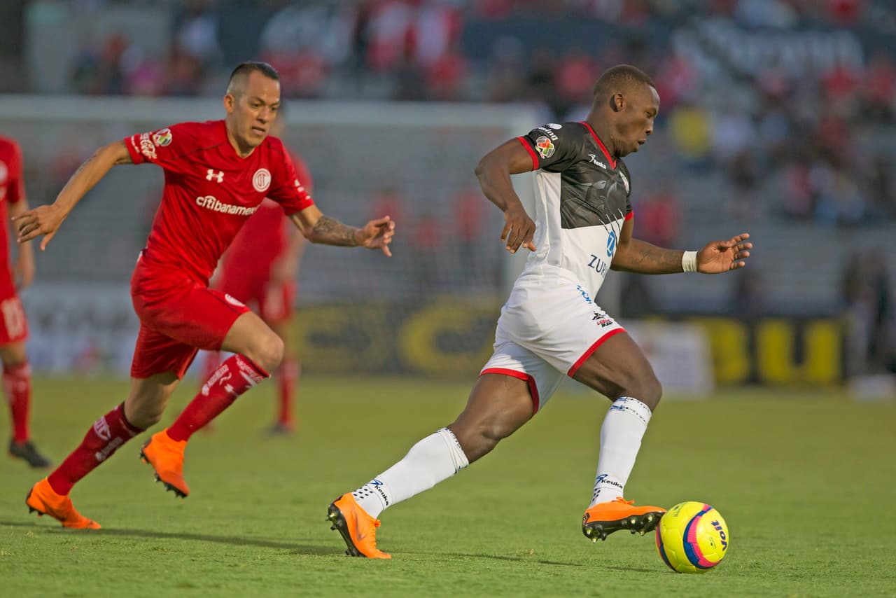 Lobos descontó al minuto 81 por conducto de Julián Quiñones, pero el gol no les alcanzó para salvar el encuentro.