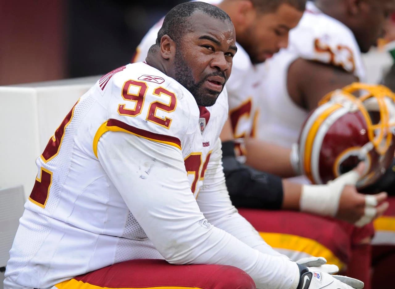 Albert Haynesworth, Washington Redskins (2009).- En las últimos tres lustros, ningún equipo ha estado más activo en la agencia libre que los Redskins. El resultado fue una gran cantidad de dólares gastados sin campeonato alguno. Haynesworth es el estándar dorado de las peores firmas en el mercado abierto, y su patética producción ante los Philadelphia Eagles en televisión nacional fue su máximo legado.