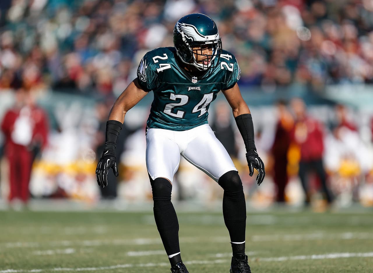 Nnamdi Asomugha, Philadelphia Eagles (2011).- Tras tres temporadas de Pro Bowl al hilo con los Raiders, Asomugha firmó por cinco años y $60 millones con los Eagles, para formar para de un plantel que Vince Young bautizó como el 'Dream Team'. Sin embargo, el movimiento no resultó para los Eagles que acumular marca de 12-20 en dos años con Asomugha en el equipo, y fue cortado tras el 2012.