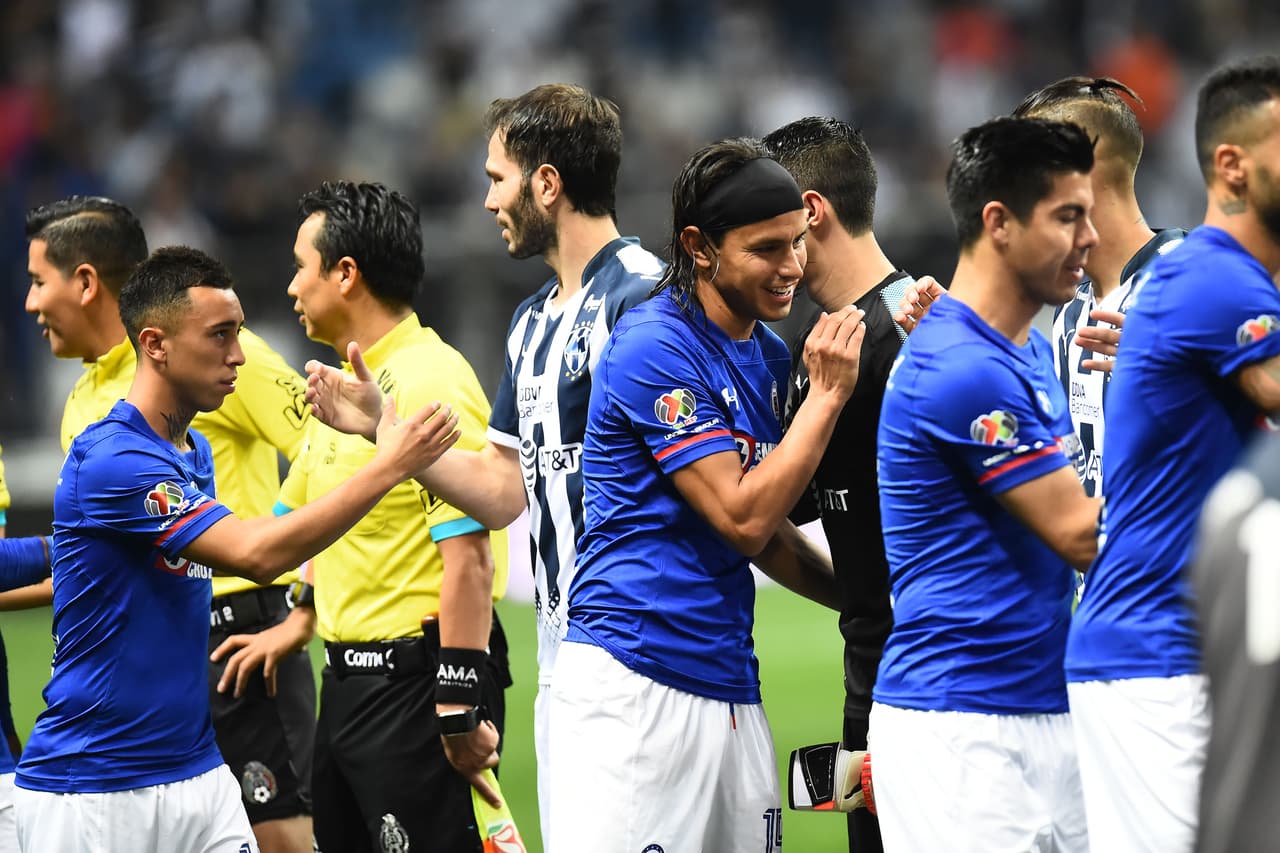 Los locales llegaban a este partido tras perder con Toluca, mientras que Cruz Azul lo hacía después de caer con Necaxa.