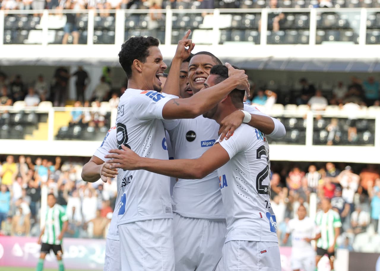 Santos es uno de los equipos tradicionales de Brasil, con un referente histórico como Pelé y más actualmente Neymar.