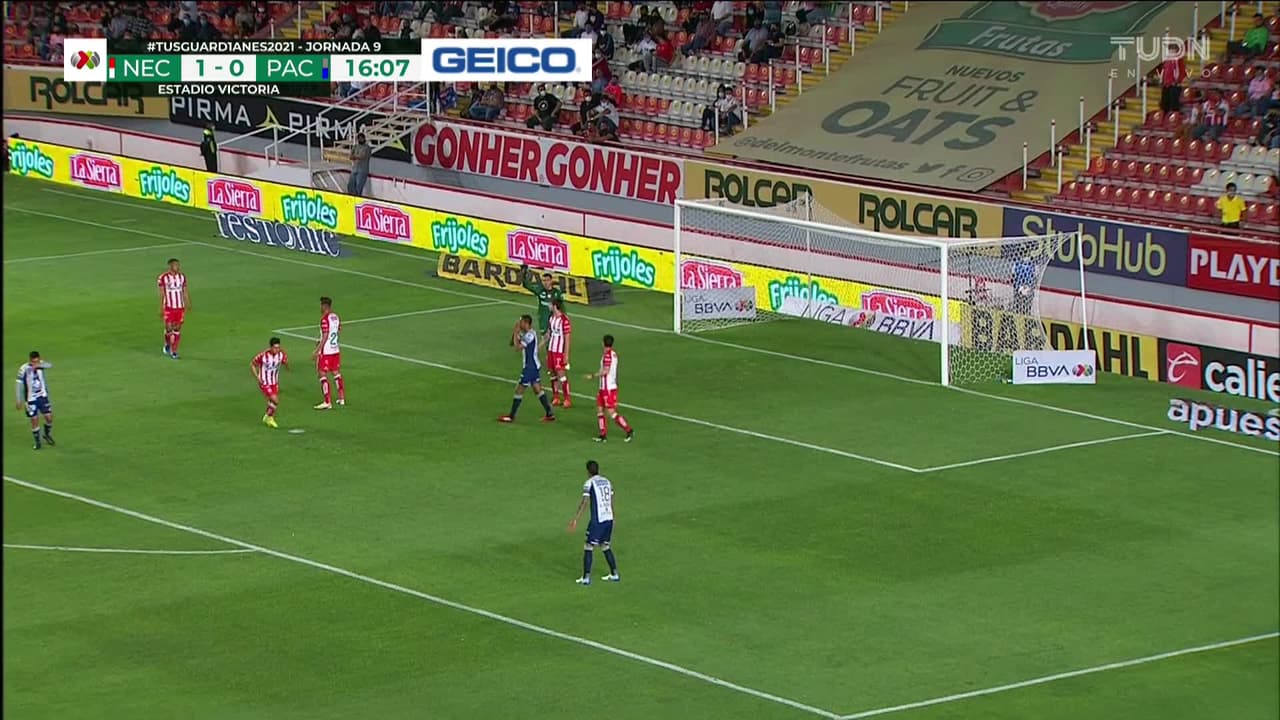 ¡TIRO ATAJADO! disparo por Felipe Pardo.