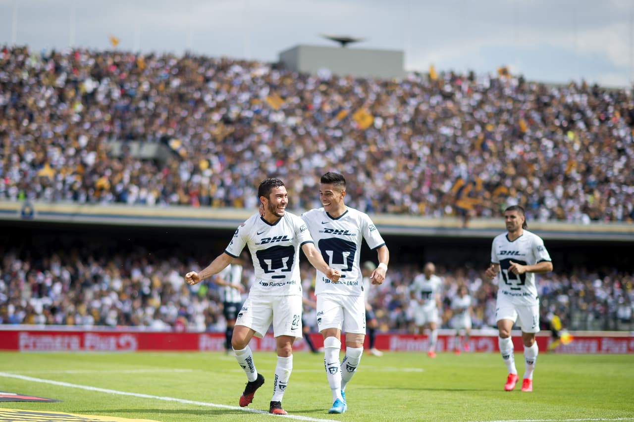 Con un repleto Estadio Olímpico Universitario, así celebró Juan Pablo Vigón el gol del triunfo ante Monterrey.