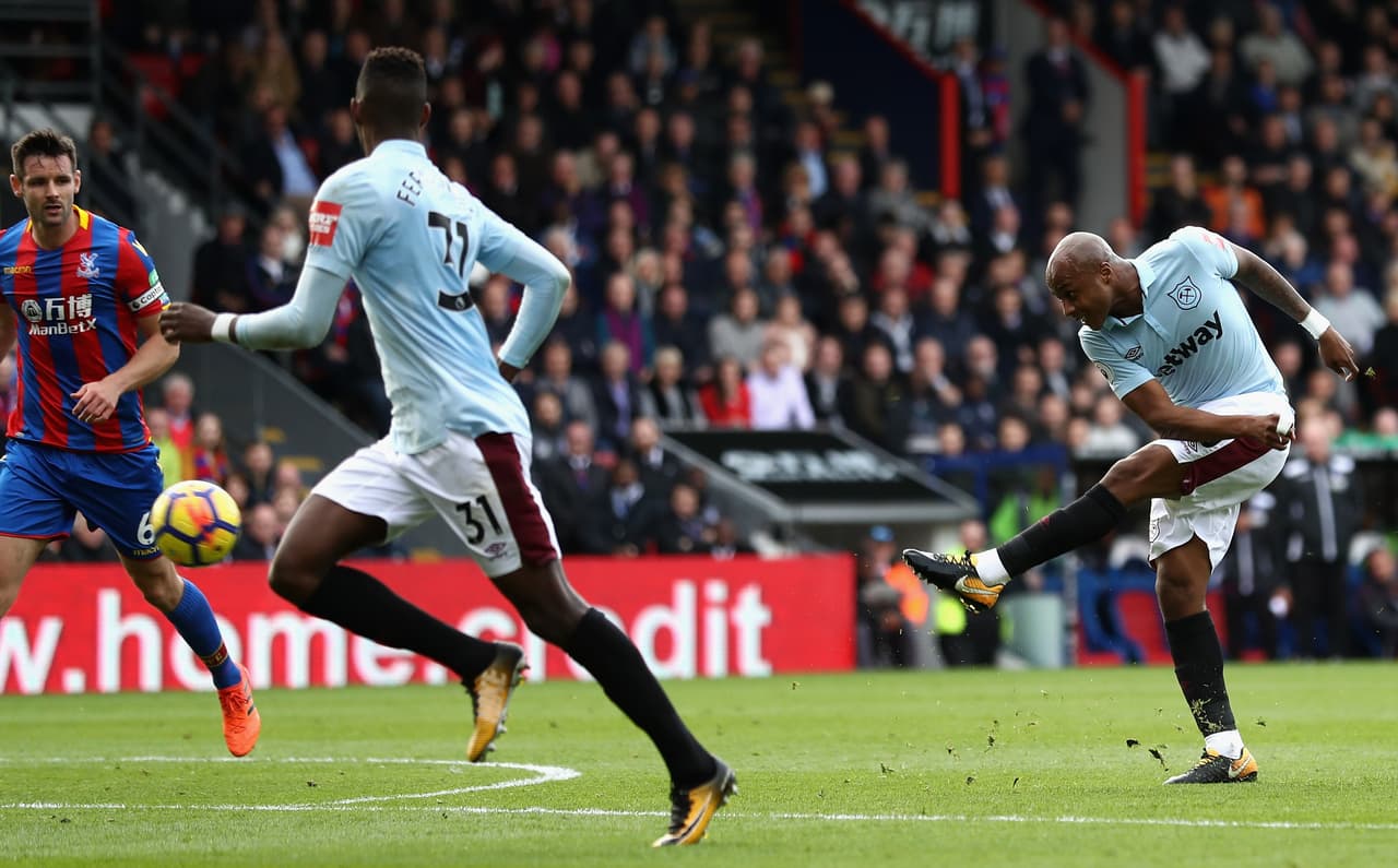 La dicha sería mayor para los 'Hammers' cuando Adre Ayew ampliaba la diferencia en el minuto 43, para irse al descanso con más tranquilidad.