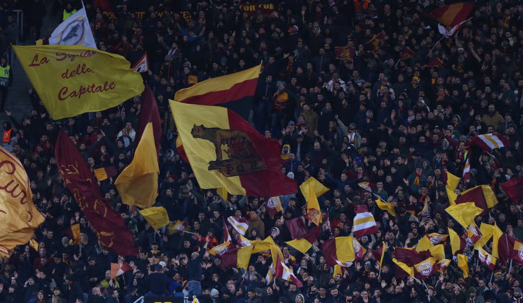 No puede hablarse de la historia de la AS Roma sin concebirla con Totti como uno de sus pilares y artífices. Ayudó al equipo romano a ganar cinco trofeos, una liga y cuatro de Coppa y Super Coppa.