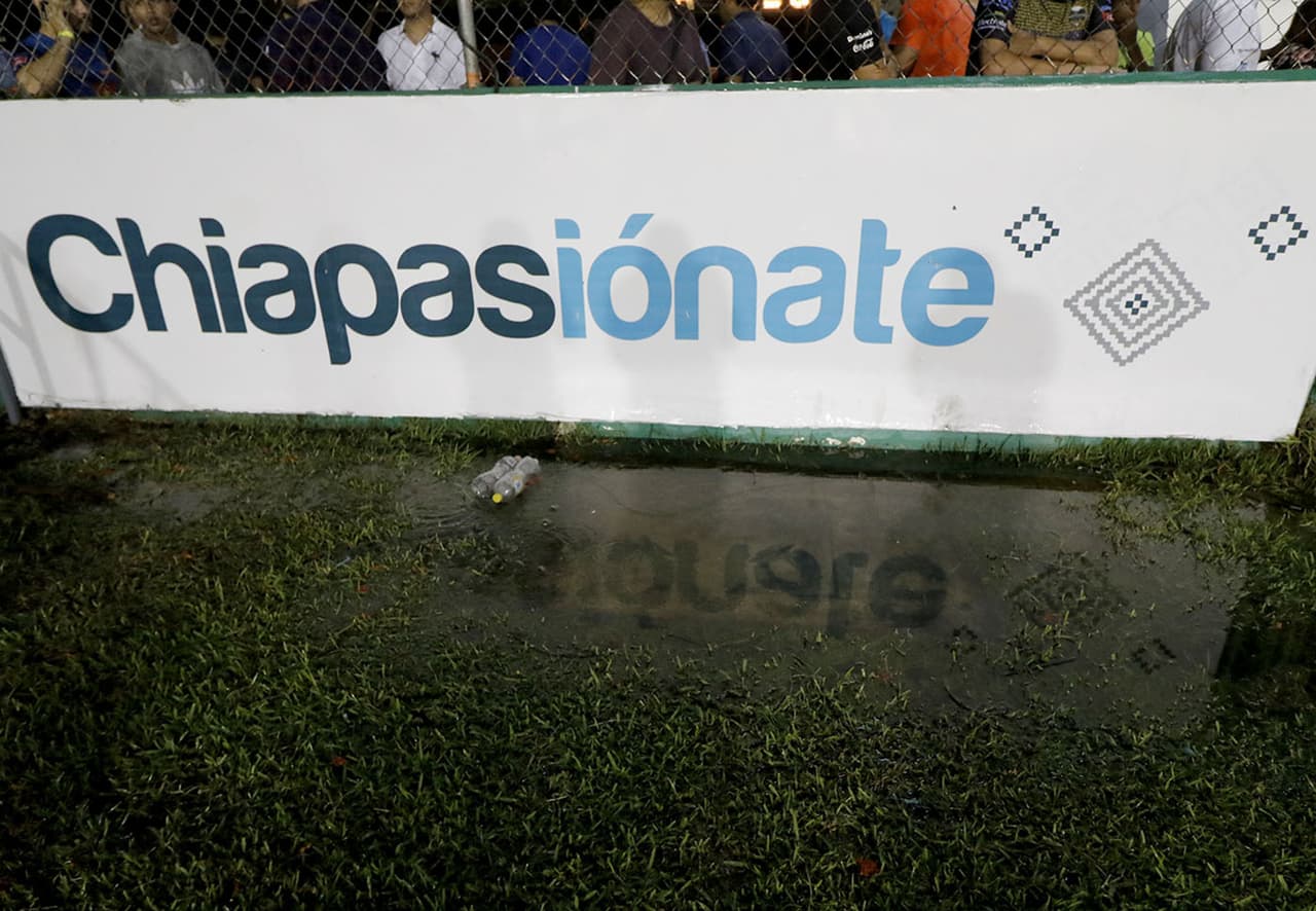 Debido a una tormenta eléctrica el partido se pospuso tras haberse disputado la primera parte. El juego se reanudará el viernes 11 de octubre con horario por definir.