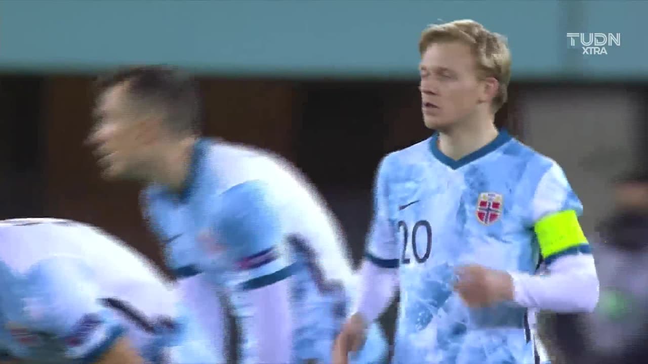 Arranca el partido y la pelota está en juego.