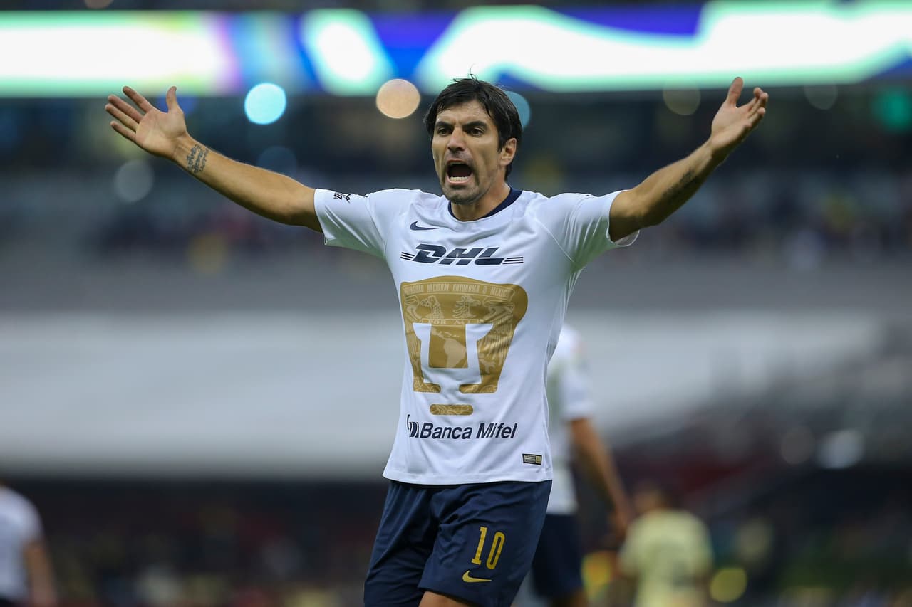 Víctor Malcorra durante el partido de vuelta de las Semifinales del torneo Apertura 2018 de la Liga Bancomer MX, entre las Águilas del América y los Pumas de la UNAM, celebrado en el Estadio Azteca.