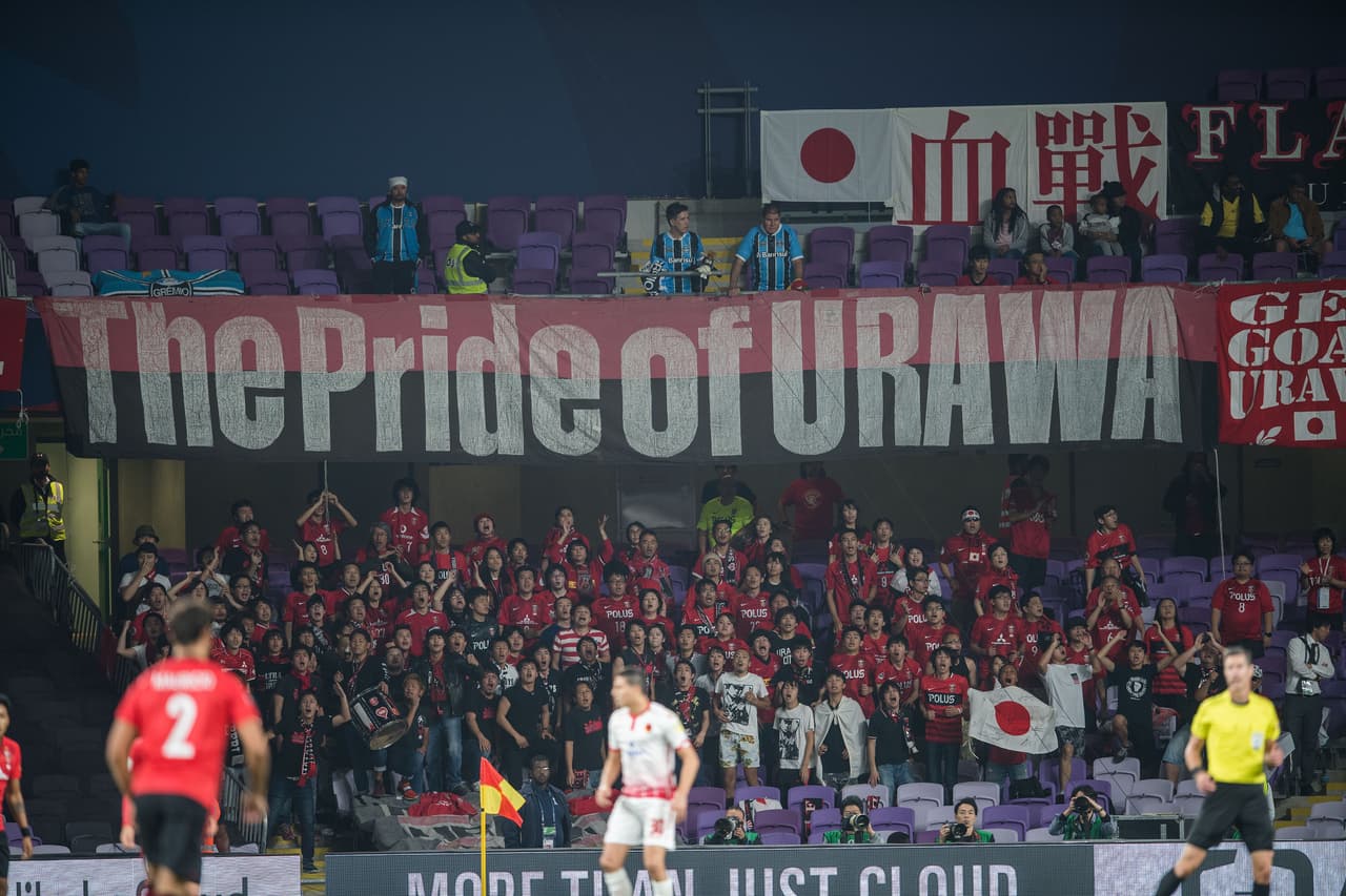 El equipo nipón, a pesar de su previa eliminación, contó con una buena muestra de apoyo en el estadio Hazza Bin Zayed.