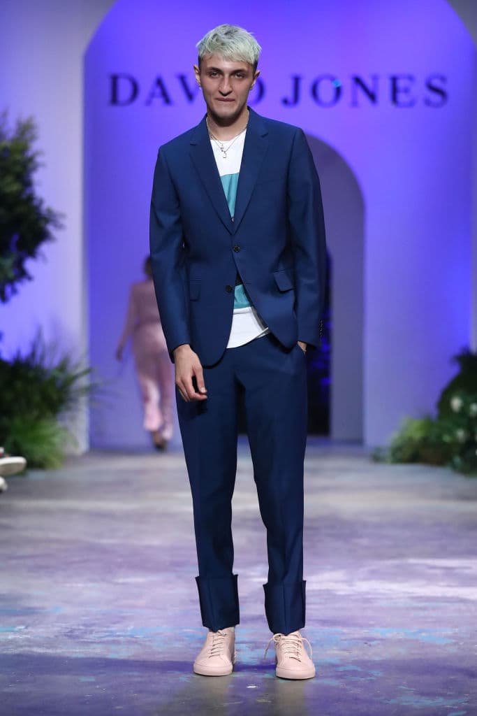 Anwar Hadid – El hermano pequeño de Gigi y Bella Hadid ha dado abiertamente su punto de vista y su duda sobre la efectividad de la vacuna contra el Covid-19.
<br>