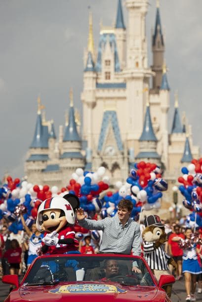 Como parte de las prerrogativas de ganar el JMV del Super Bowl, Eli Manning fue a Disney World. Así lució el quarterback en 'El Lugar Más Feliz del Planeta'.