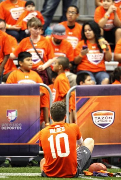 La Conferencia Nacional se impuso a la Conferencia Americana en el Tazón Latino IX y Hristo Stoichkov, para sorpresa de todos, fue reconocido como el MVP del juego, disfruta aquí de las mejores imágenes (Foto: Mario Castillo).