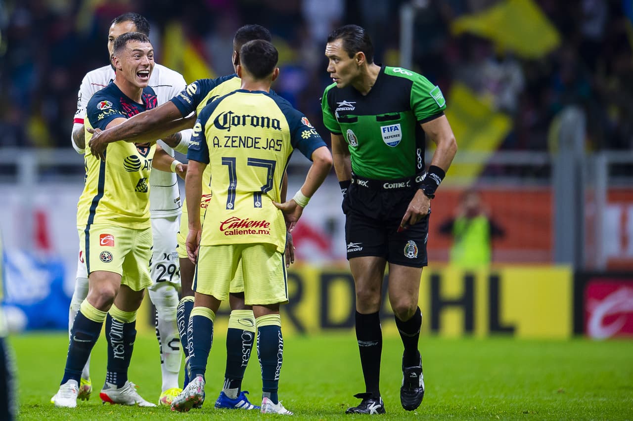 Viñas se fue expulsado al 78' en una acción muy polémica.