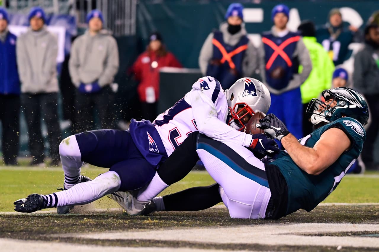 Philadelphia no aprovechó la condición de local y perdiò ante unos inspirados Patriots.