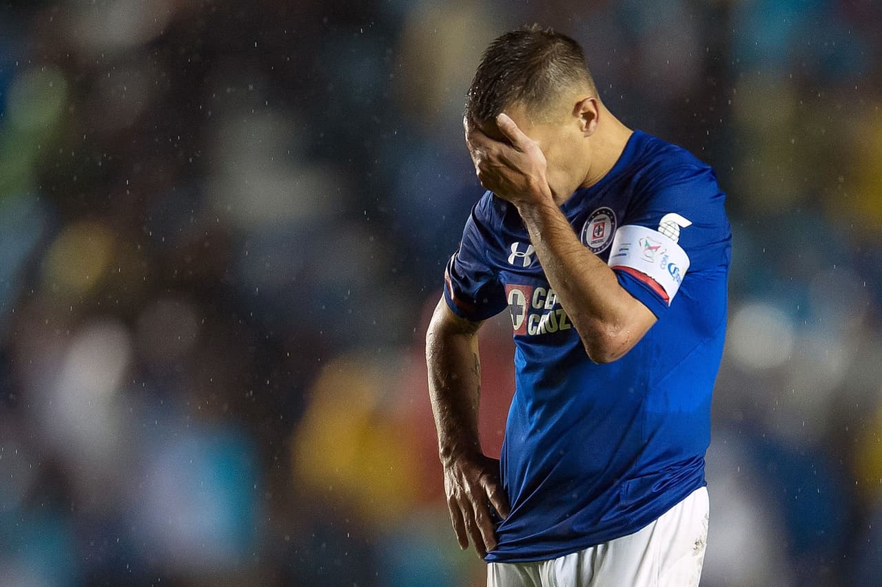 El árbitro marco un penalti al minuto 22 del segundo tiempo, pero el Chaco Giménez no pudo darle colocación a su disparo y el joven arquero Miguel Ortega le atajó el disparo.