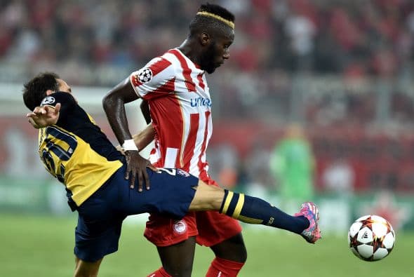 En Grecia el Atlético de Madrid, actual subcampeón, sufrió con los errores de marcación y cayó sorpresivamente 3-2 ante el Olympiakos.